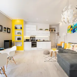 Bpr Lavish In Downtown Apartment