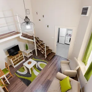 Downtown Greenie Apartment