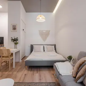 A62 - Akacfa Street - Location By Bqa Apartment