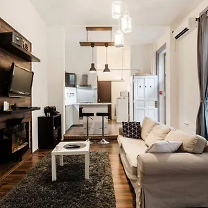 Orsi's Sweet & Lovely Apartment